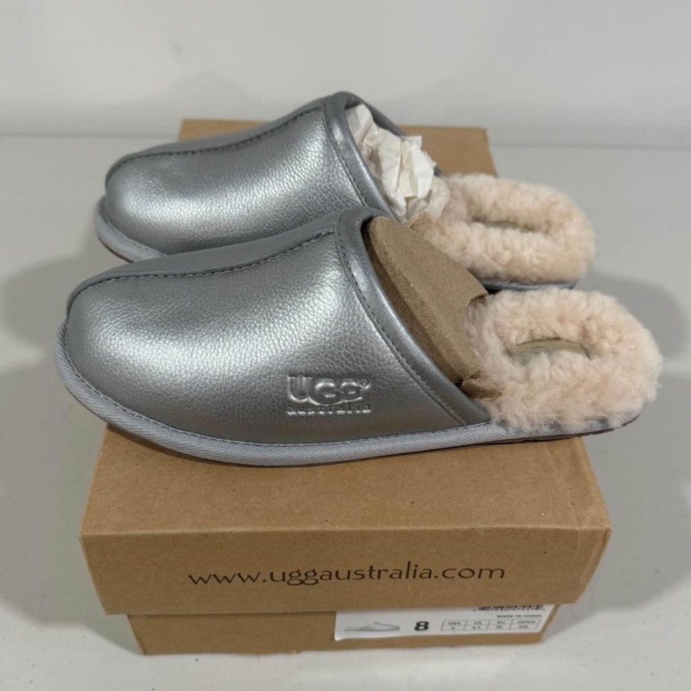 BNWT UGG slippers